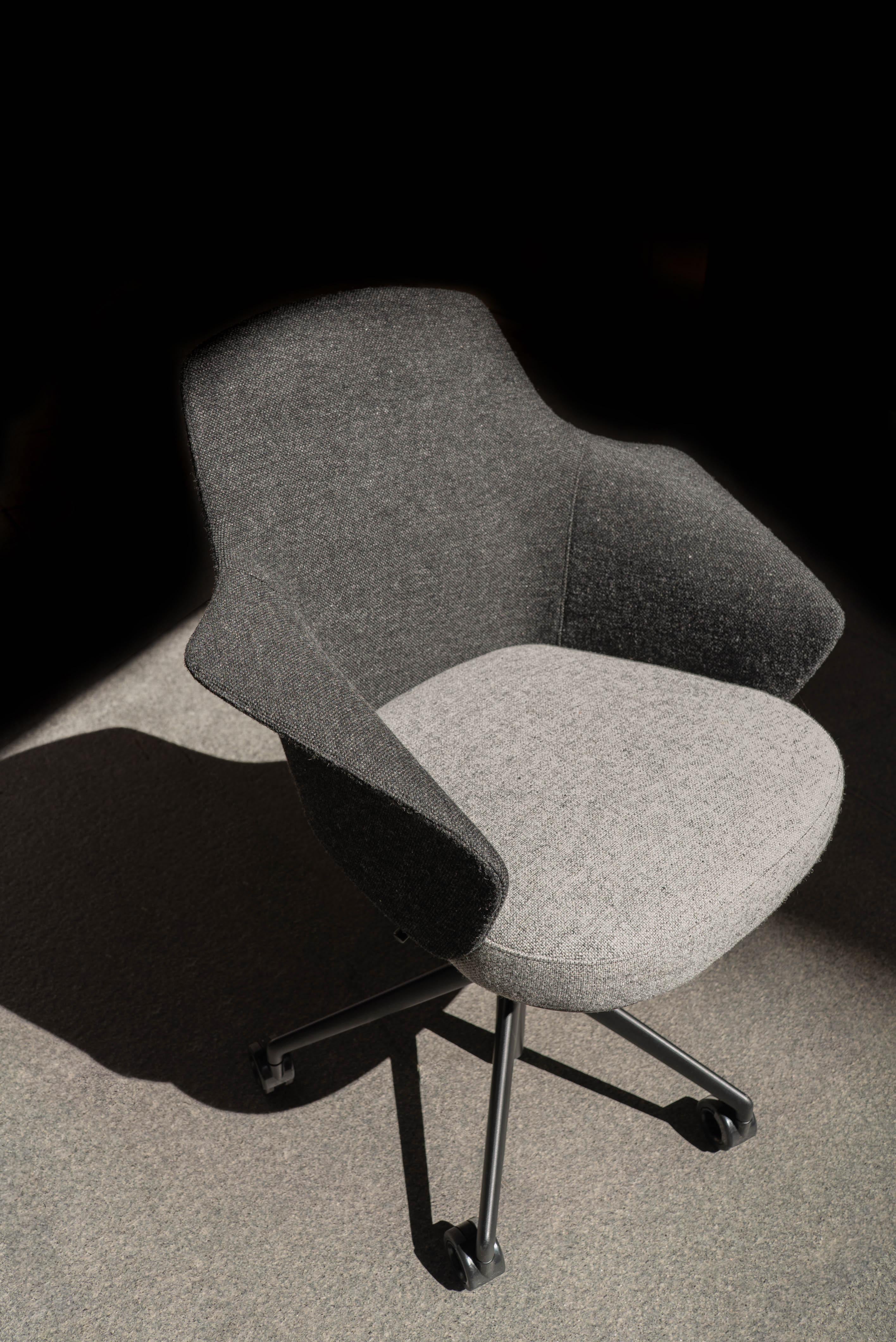 Linus mesh task discount chair